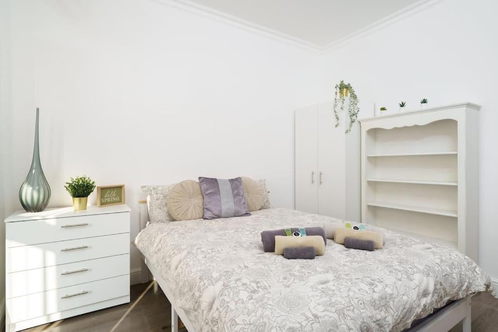 Beautiful 4 Bed Immaculate Condition Refurbished Property ラムフォード エクステリア 写真