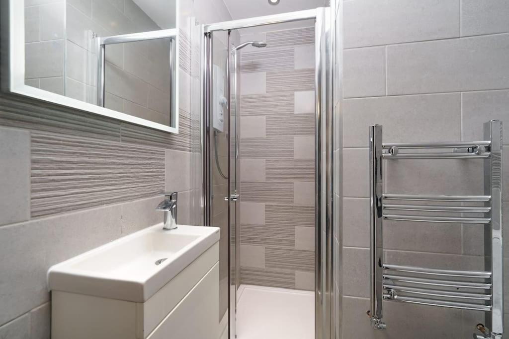 Beautiful 4 Bed Immaculate Condition Refurbished Property ラムフォード エクステリア 写真