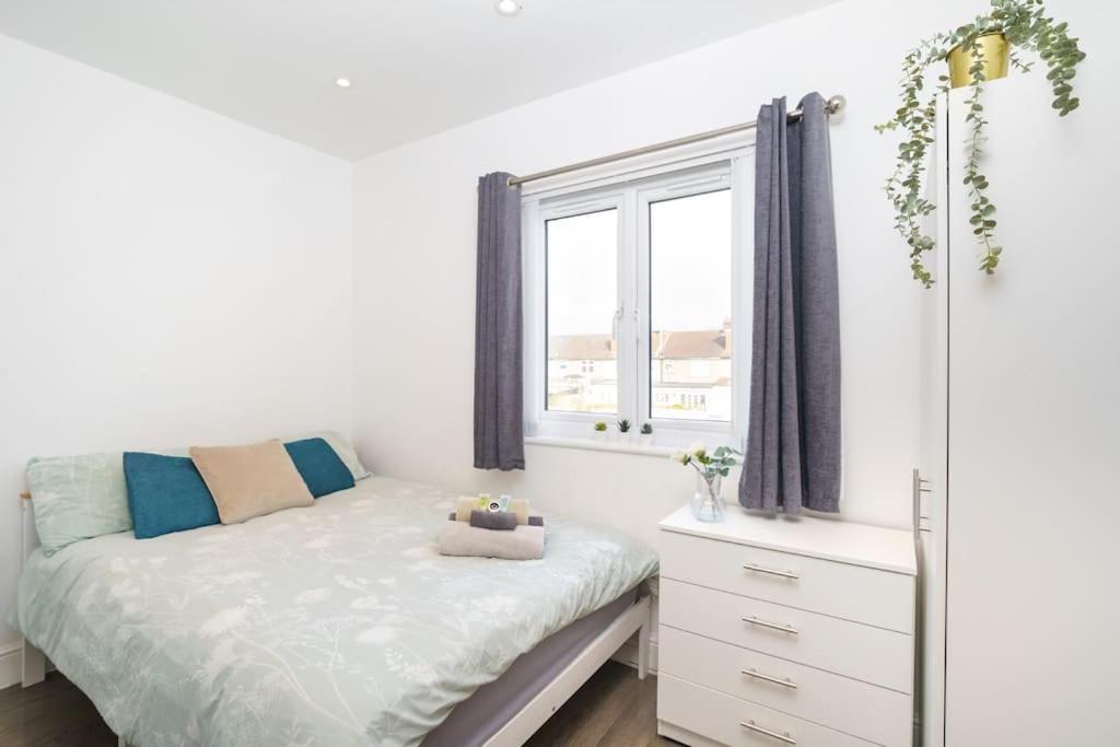 Beautiful 4 Bed Immaculate Condition Refurbished Property ラムフォード エクステリア 写真