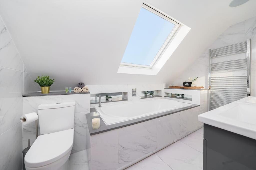 Beautiful 4 Bed Immaculate Condition Refurbished Property ラムフォード エクステリア 写真